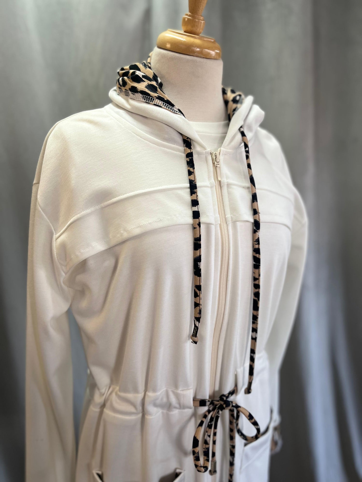 Sample Amira White Hoodie (L)