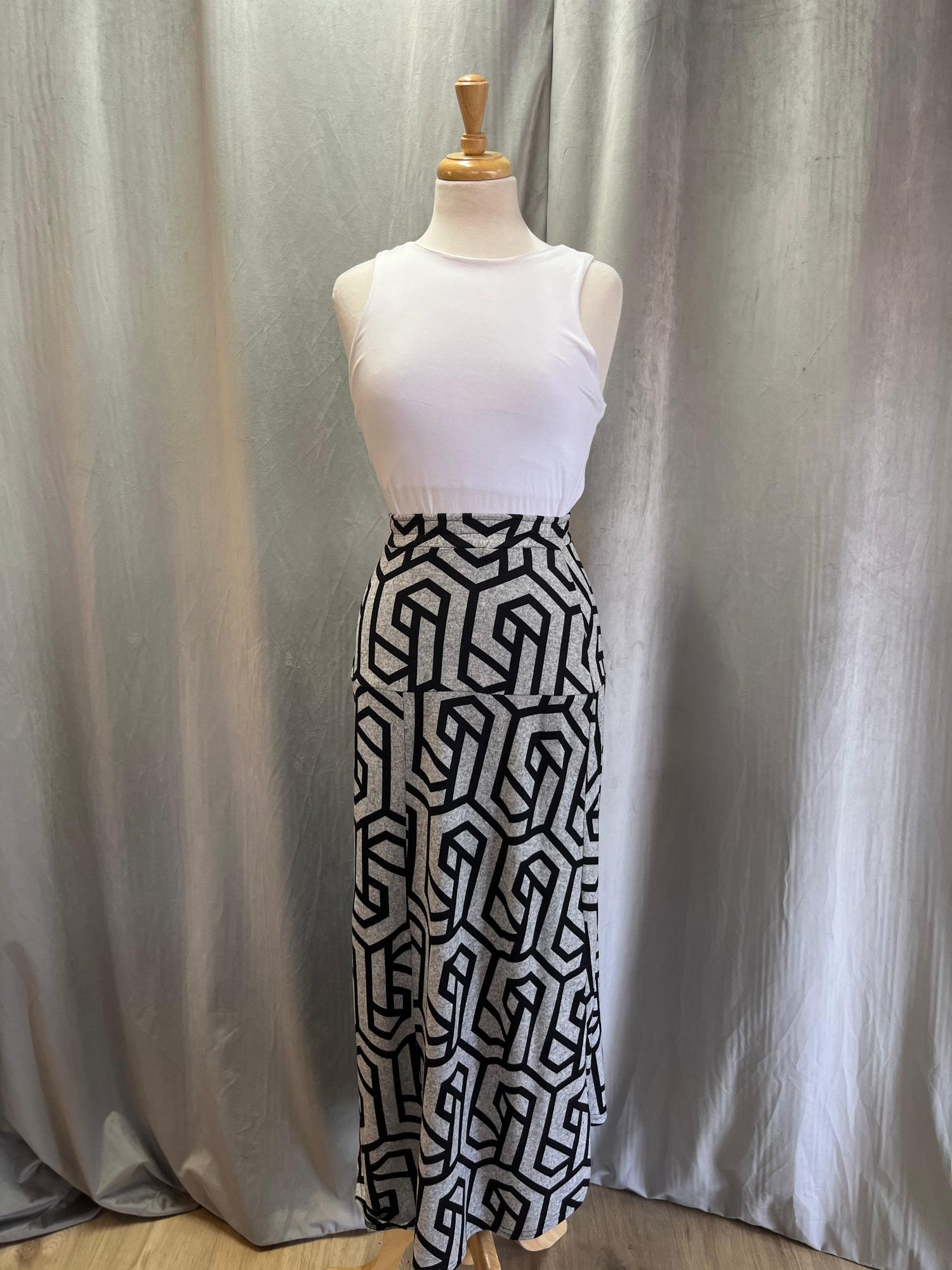 Fashion Show Maze Skirt (Size 32)