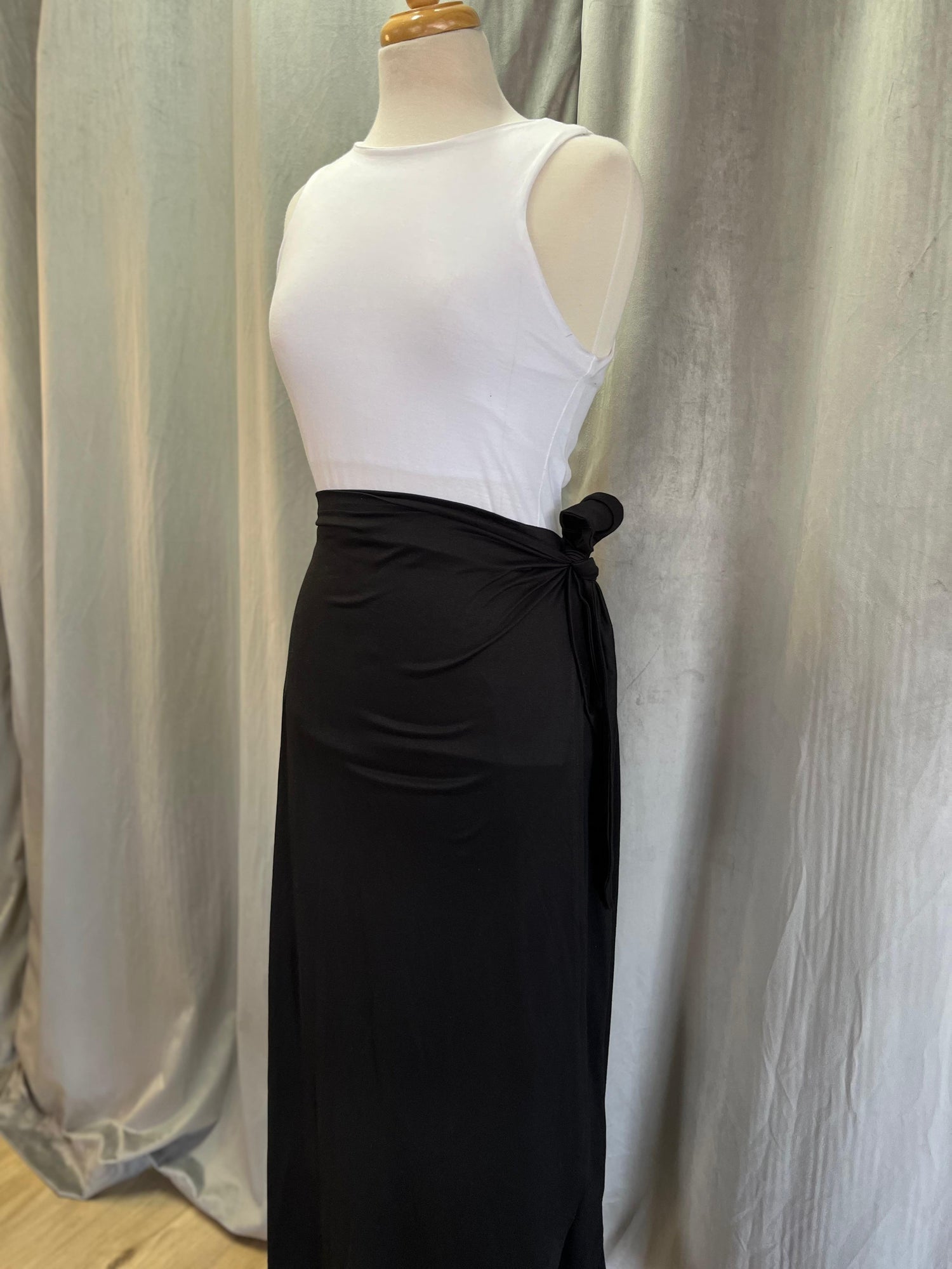 Sample Black Belize Wrap Skirt (Size 2XL)