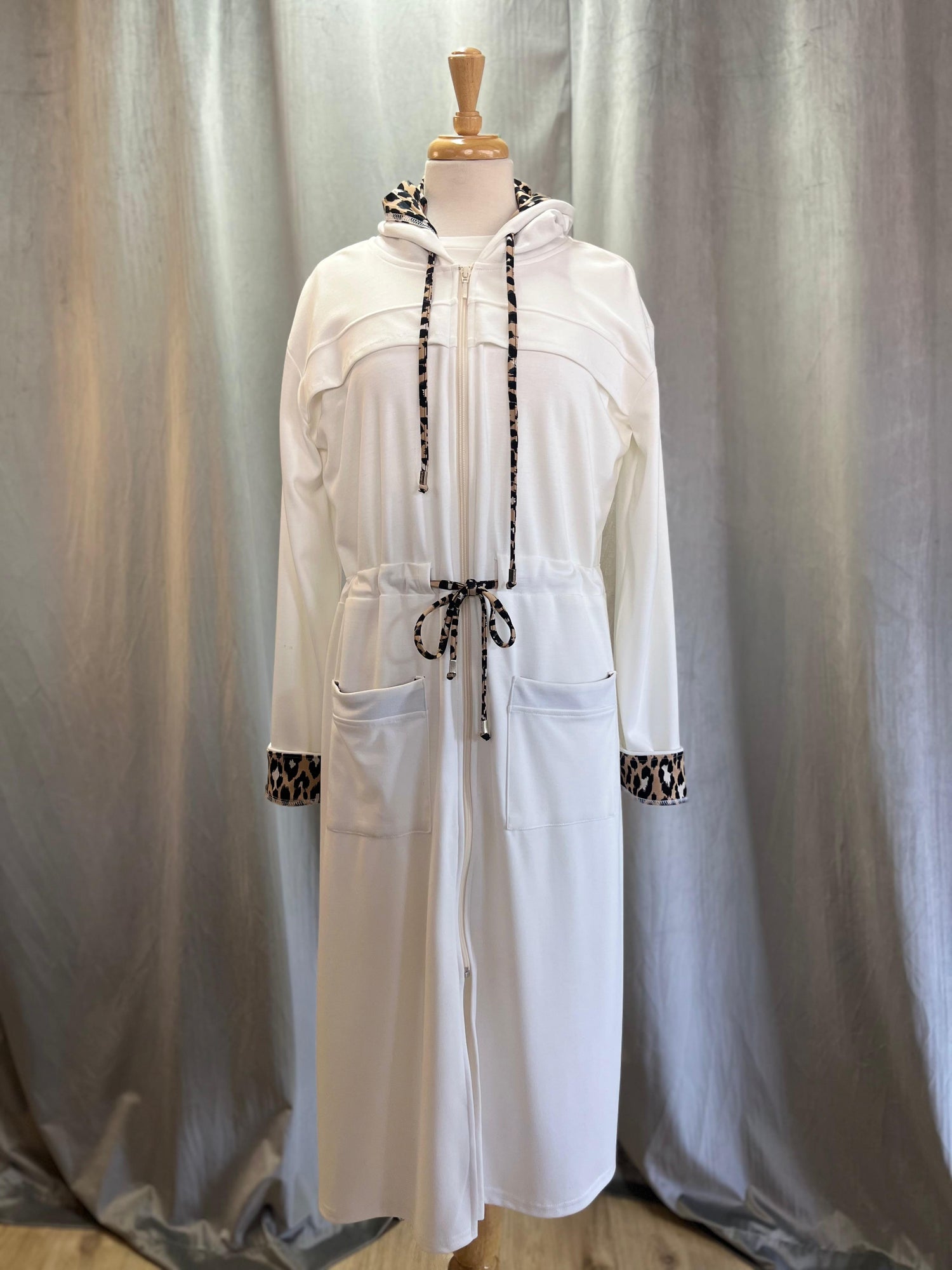 Sample Amira White Hoodie (L)