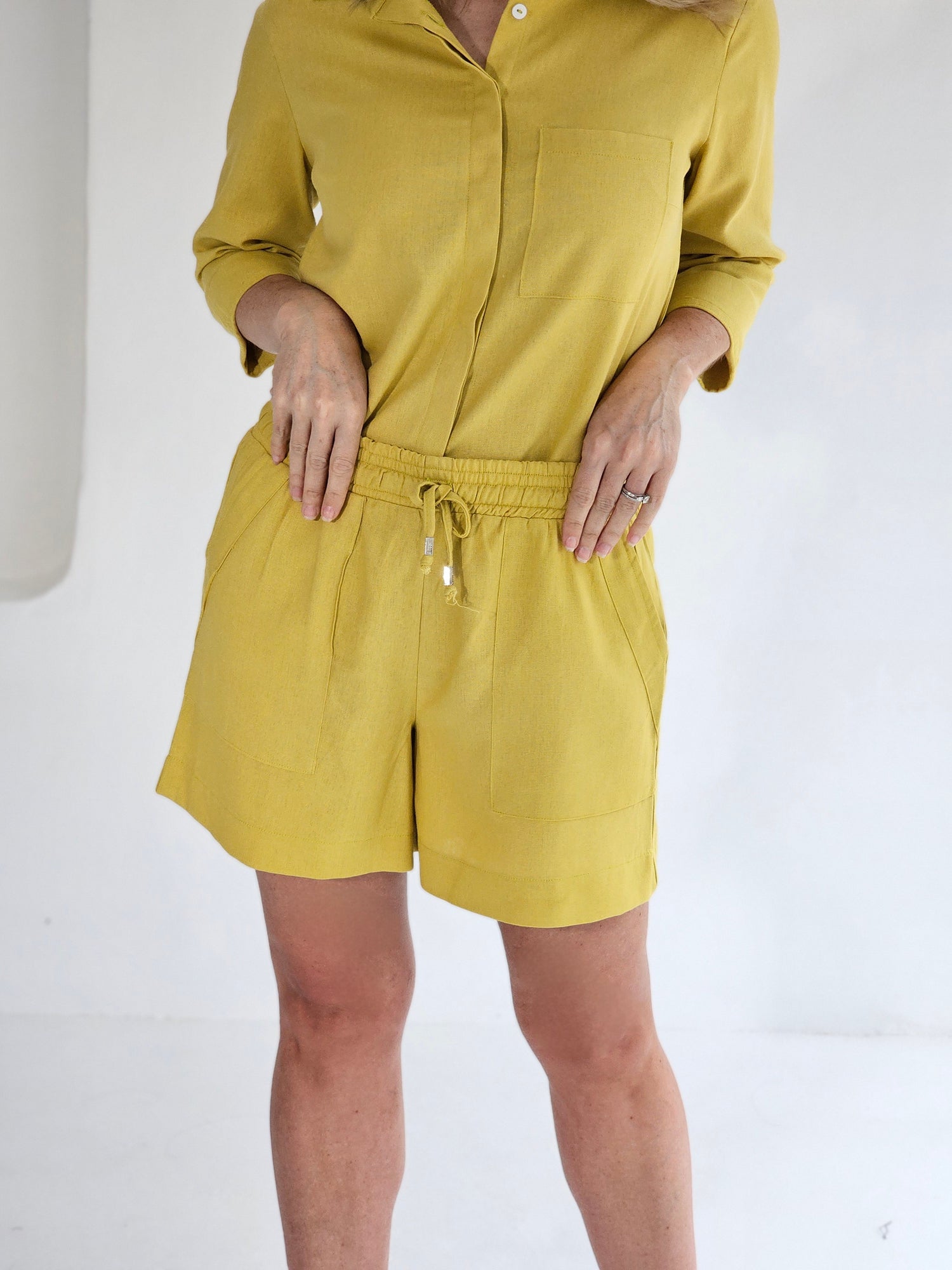 Laurel shorts Chartreuse (XS, M & L)